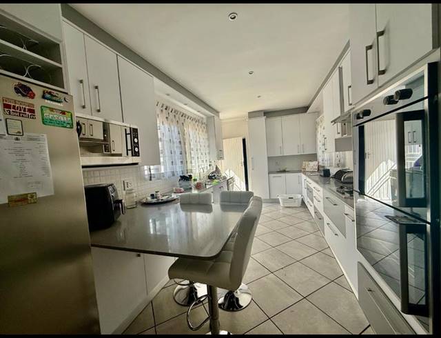 4 BEDROOM HOUSE FOR SALE IN FLORA GARDENS